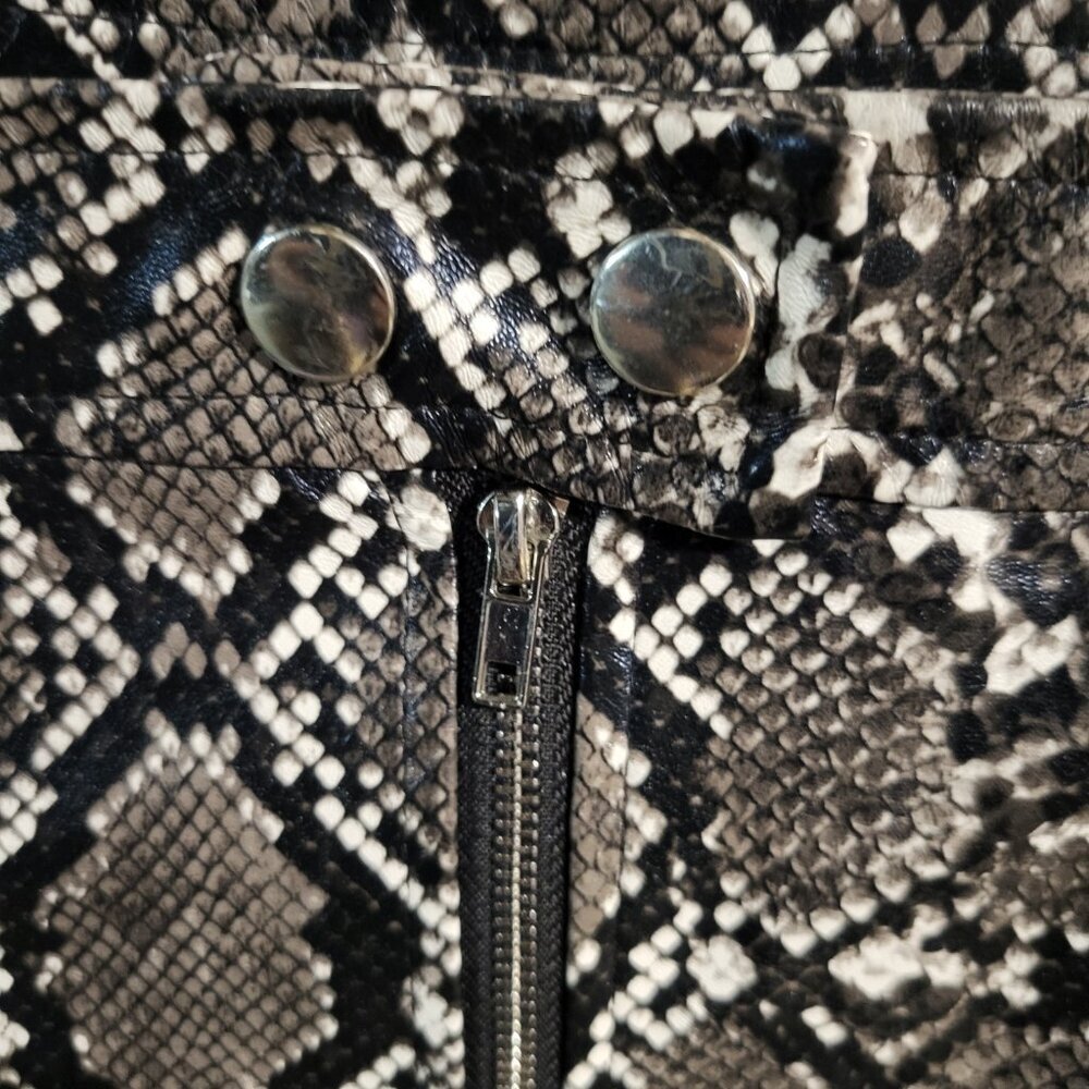 NWOT SHINESTAR SNAKESKIN PRINT SKIRT SZ S - Picture 3 of 6